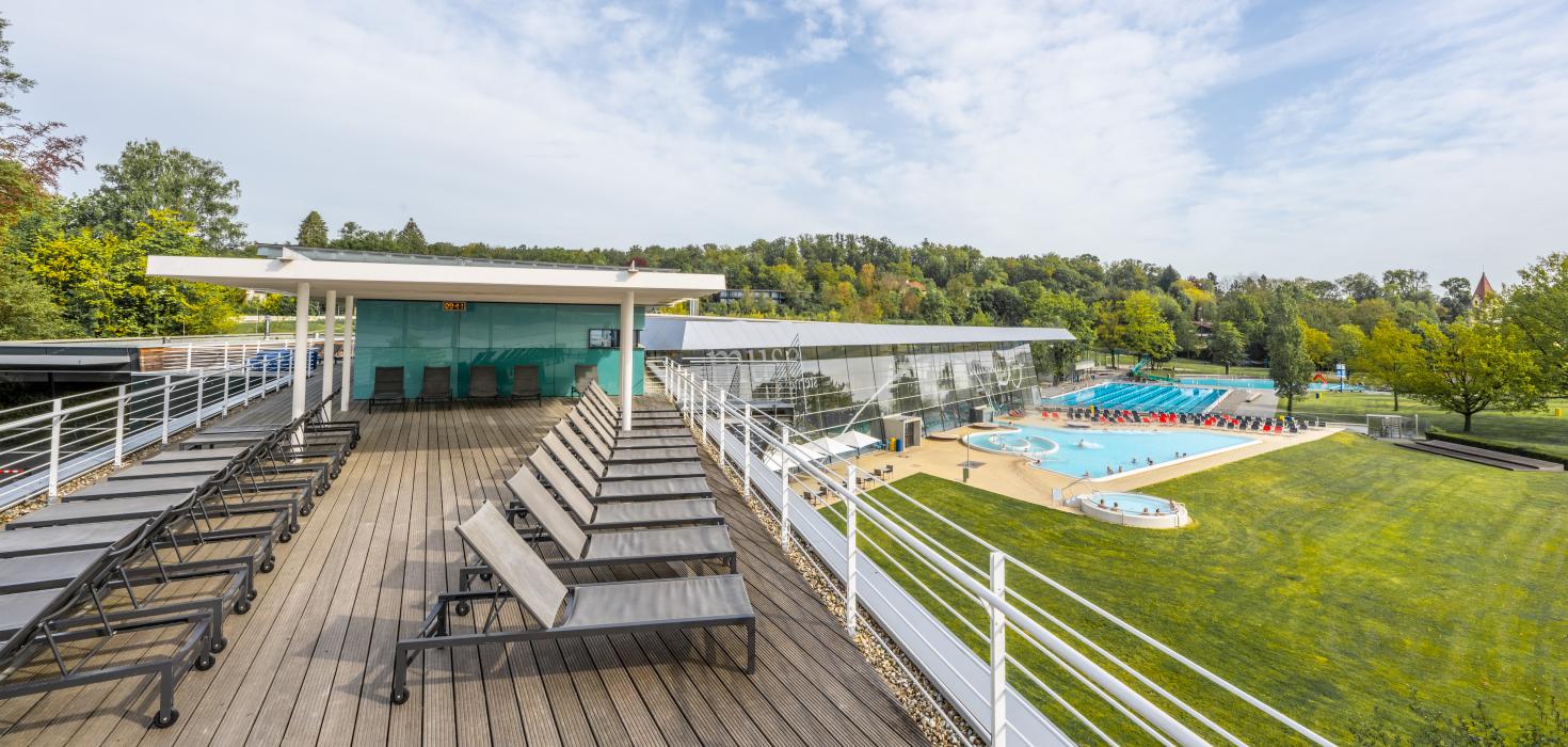 Blick vom Panoramadeck aufs Hauptgebäude