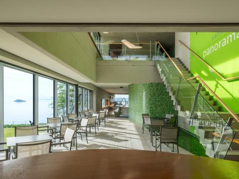 Aufgang zur Sauna und Gastrobereich in der Sauna