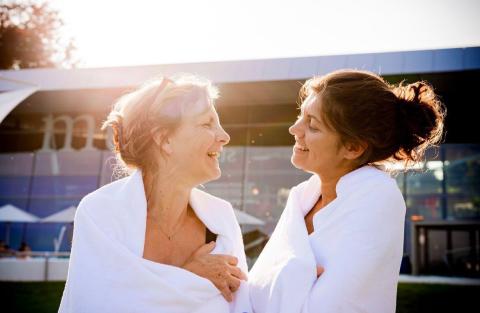 Muttertag in der Therme, Mutter und Tochter
